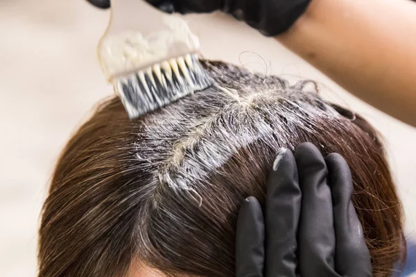 Closeup Hair Dresser Applying Chemical Color Dye Hair Customer Salon — Stock Photo, Image