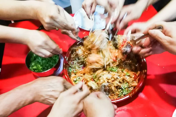 Motion Blur People Tossing Yee Sang Yusheng Chinese New Year — Foto de Stock