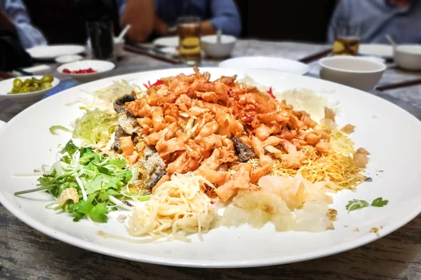 Serving Yee Sang Yusheng Salmon Fish Skin Chinese New Year — Stock Photo, Image