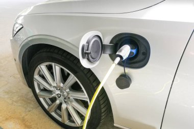 Soketine ve duvar ile suçlanıyor hibrid elektrikli araba closeup