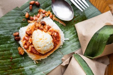 Muz yaprak sarma basit otantik nasi lemak Malezya popüler kahvaltı