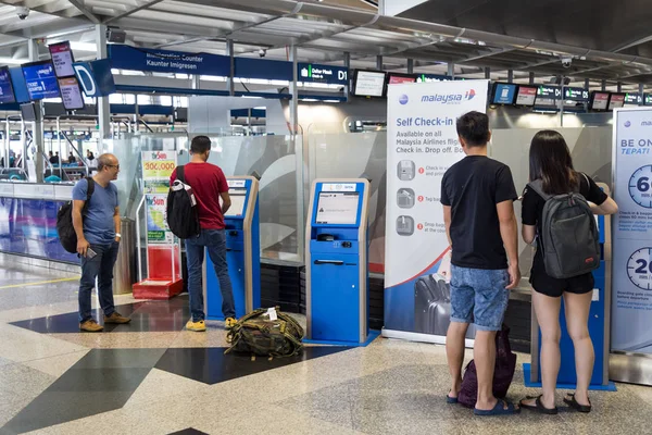 Куала Лумпур Малайзия Ноября 2018 Года Киоск Самообслуживания Рейсах Аэропорту — стоковое фото