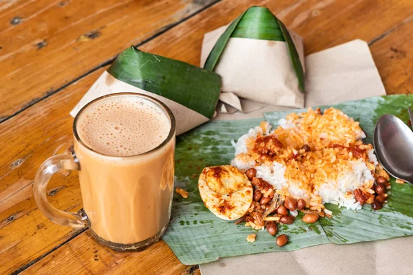 Простий Banana Leaf Лемак Тарік Сніданок Популярний Сніданок Малайзії — стокове фото