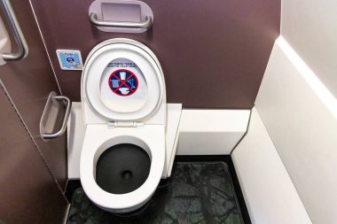 Küçük lavabo Tuvalet tuvalet ticari uçuş uçak içinde