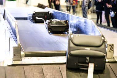 Bagaj Bagaj atlıkarınca konveyör için Havaalanı geliş yönü üzerinde geri kazanmak