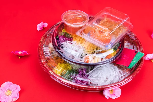 Takeaway Palvelee Yee Sangia Tai Yushengia Kontissa Mukavuuden Vuoksi Otettu — kuvapankkivalokuva