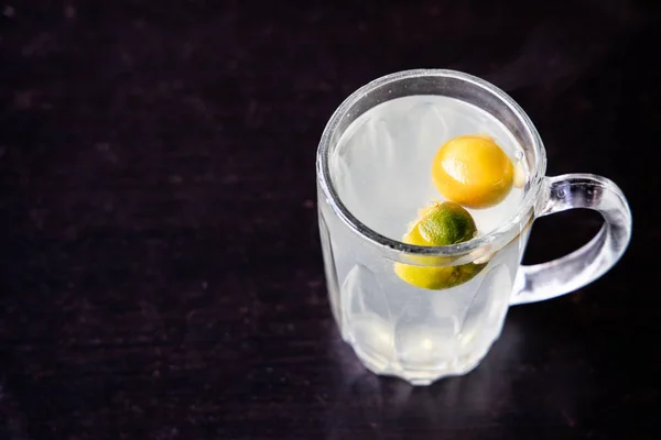 Hot Refreshing Calamansi Lime Juice Drinking Glass Dark Background — Stock Photo, Image