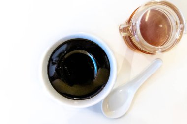 Guilinggao veya kaplumbağa bal ile jöle. Geleneksel Çince herba