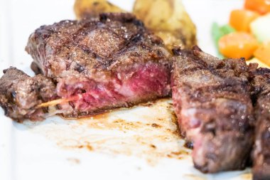 Orta nadir lezzetli ızgara wagyu dana biftek kesiti