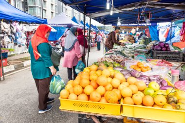 Cameron Highlands, Malezya, 6 Nisan 2019: turist ve alışveriş
