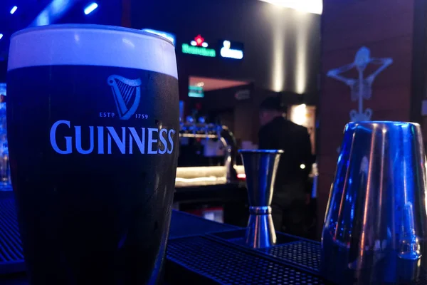 Kuala Lumpur, Malajsie, 18, 2019: Guinness je irský suchý tlustý — Stock fotografie