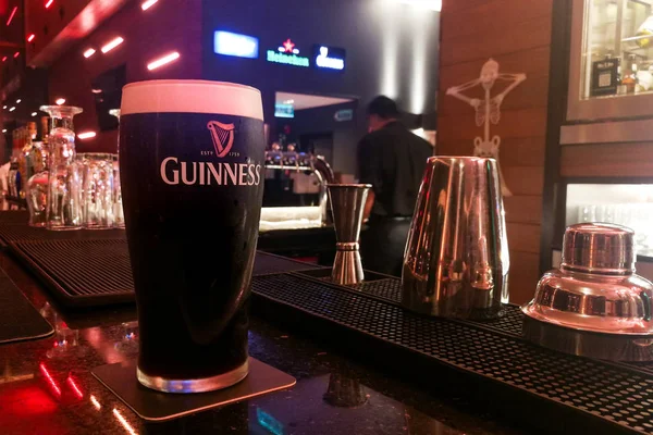 Kuala Lumpur, Malaysia, Appril 18, 2019: Guinness é um Stout seco irlandês — Fotografia de Stock