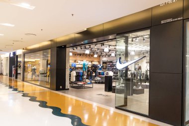 Kuala Lumpur, Malezya, 18 Nisan 2019: Nike, Inc. dünya çapında ayakkabı, giyim, ekipman, aksesuar ve hizmet pazarlayan çok uluslu bir şirkettir.