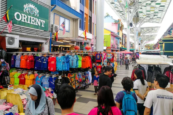 KUCHING, MALASIA, 18 de abril de 2019: India Street Peestrian Mall, popular atracción turística y destino en Kuching, Sarawak —  Fotos de Stock