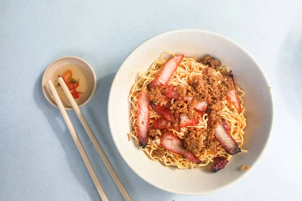 Sederhana tanpa pinggiran Sarawak kolok mee, makanan populer di Malaysia — Stok Foto