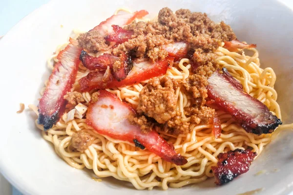 Enkelt og greit. Sarawak kolok mee, populær mat i Malaysia. – stockfoto