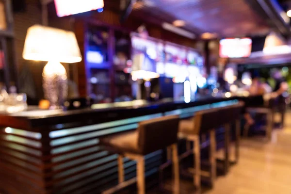 Pandangan perspektif orang mabuk dengan pandangan kabur di bar — Stok Foto