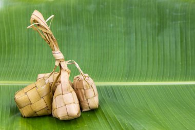 Ketupat, Pirinç köfte popüler Malay gıda Hari Raya kutlama sırasında