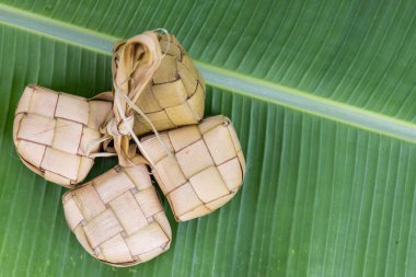 Ketupat, Pirinç köfte popüler Malay gıda Hari Raya kutlama sırasında