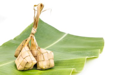 Ketupat, Pirinç köfte popüler Malay gıda Hari Raya kutlama sırasında