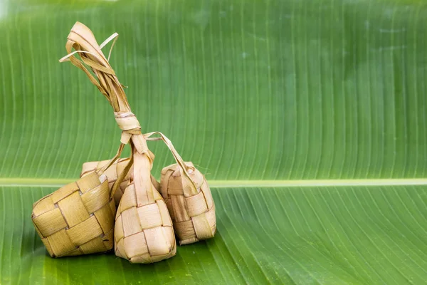Ketupat, Pirinç köfte popüler Malay gıda Hari Raya kutlama sırasında
