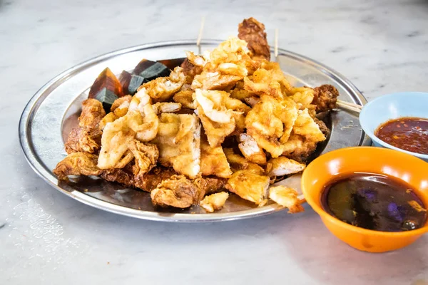 Melayani lobak, digoreng lezat populer di Penang, Malaysia — Stok Foto