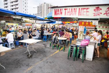 Penang, 7 Haziran 2019: Gurney Drive Hawker merkezi 'nde Insanlar yemek