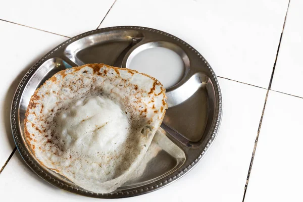 Apom atau apam, makanan tradisional Malaysia yang manis asal India — Stok Foto
