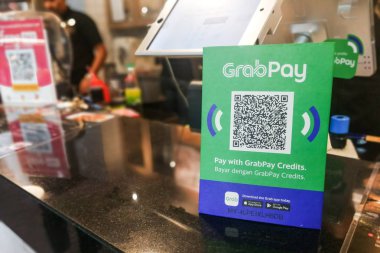 Kuala Lumpur, Malezya, 17 Eylül 2019: Grabpay tabelasını gösteren perakende satış restoranı. Grabpay üzerinden online ödeme kabul edilir.