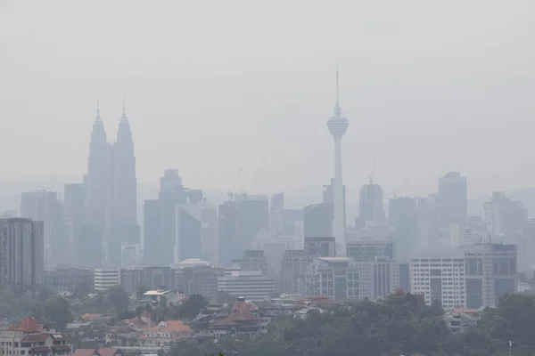 Paisaje Nebuloso Ciudad Kuala Lumpur Debido Neblina Causada Por Incendios — Foto de Stock