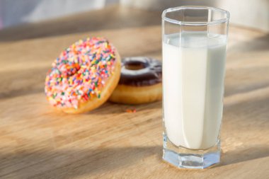 Fincan süt ile lezzetli börekler