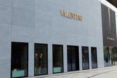 Bakü, Azerbaycan 10 Mayıs 2015 - Valentino cephe amiral gemisi mağaza Bakıda üzerinde 10 Mayıs 2015.  