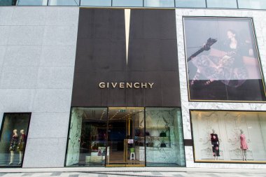Bakü, Azerbaycan 10 Mayıs 2015 - Givenchy cephe amiral gemisi mağaza Bakıda üzerinde 10 Mayıs 2015.  