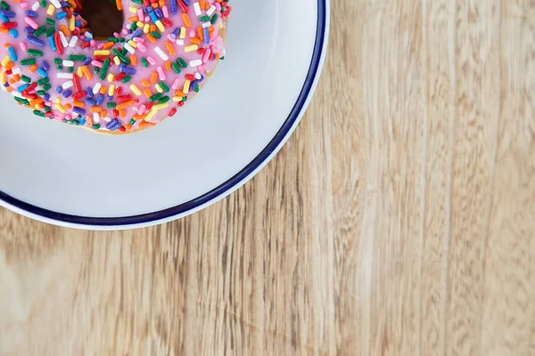 Bunte Donuts Auf Dem Teller — Stockfoto