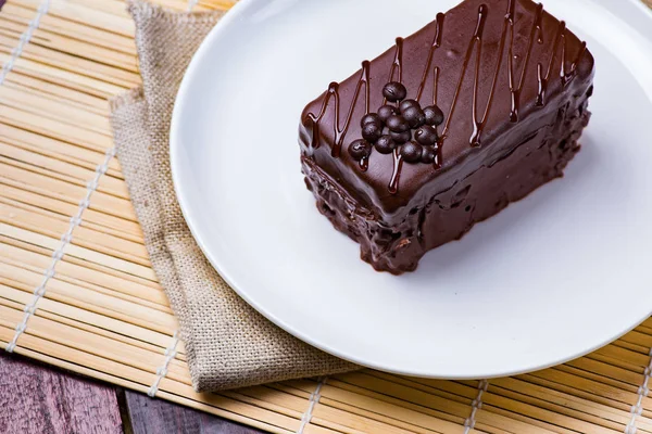 Csokoládé Torta Fehér Tányéron — Stock Fotó