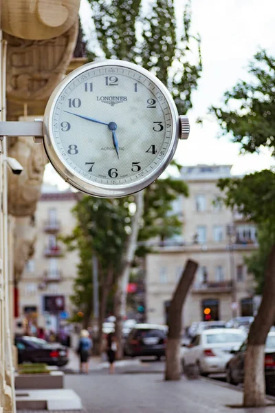 Баку Азербайджан Июля 2016 Уличные Часы Longines Фасаде Longines Store — стоковое фото