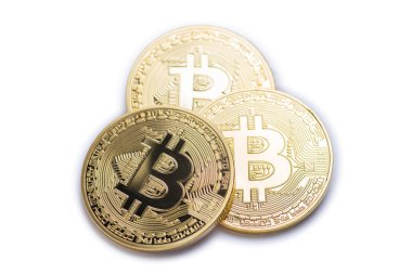 Altın bitcoin beyaz izole
