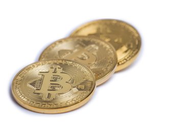 Altın bitcoin beyaz izole