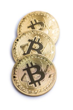 Altın bitcoin beyaz izole