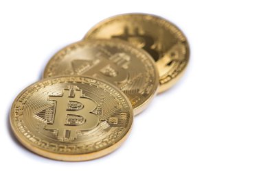 Altın bitcoin beyaz izole