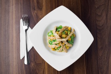 tabak Sezar salatası