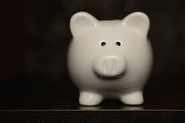 Seramik kumbara izole