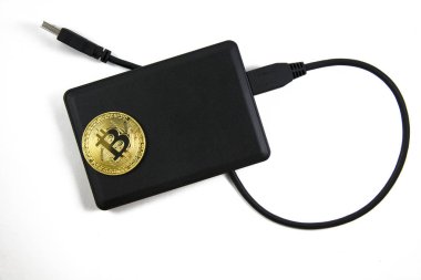 izole hdd üzerindeki altın bitcoin