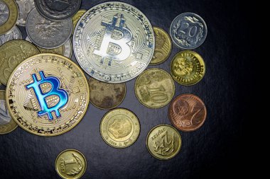 Bitcoins, yakın çekim. İş kavramı