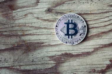  Arka plan üzerinde altın bitcoin
