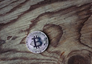  Arka plan üzerinde altın bitcoin
