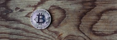  Arka plan üzerinde altın bitcoin