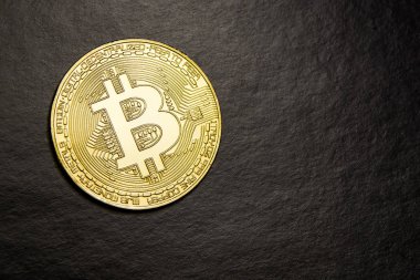  Arka plan üzerinde altın bitcoin