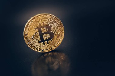  zemin üzerine altın bitcoin