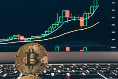  klavye üzerinde altın bitcoin